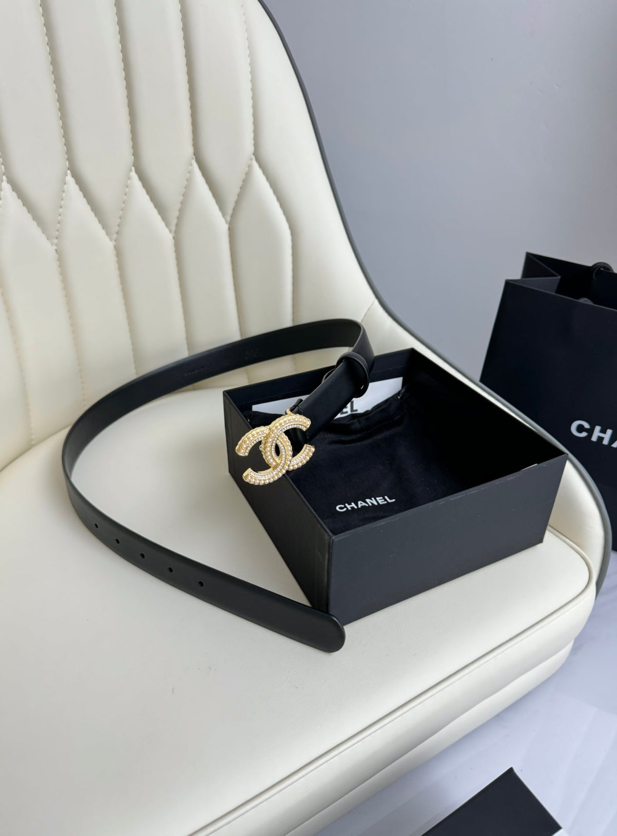 CHANEL BELT 30MM IN BLACK SMOOTH CALFSKIN GOLD HARDWARE ATTACH PEARLS